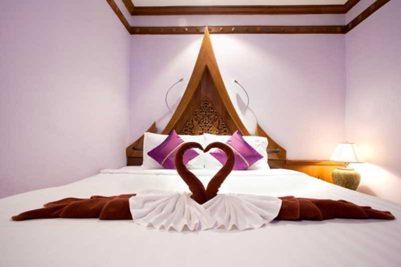 Patong Beach Bed And Breakfast Exterior foto