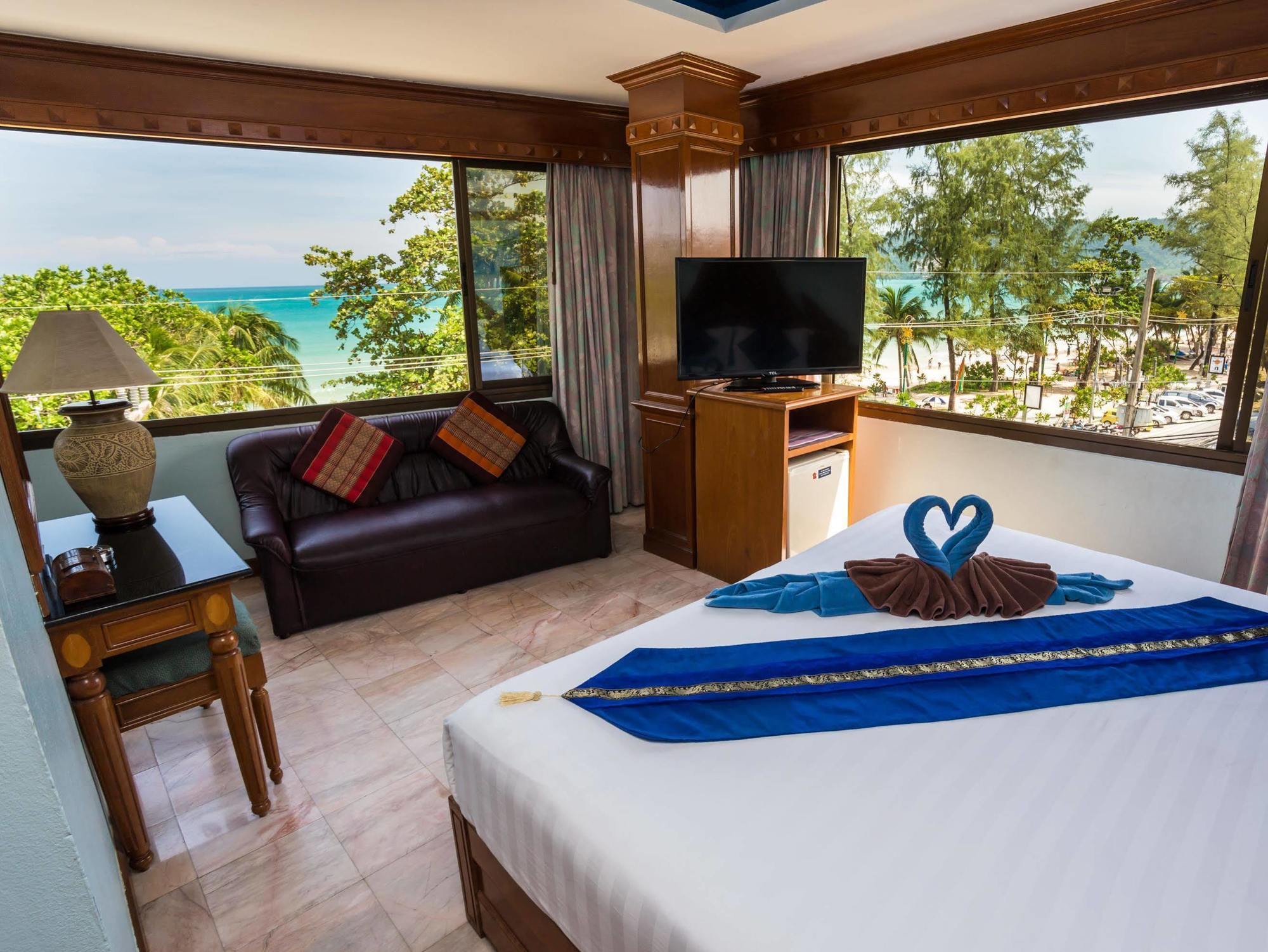 Patong Beach Bed And Breakfast Exterior foto